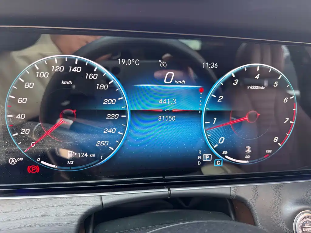 Mercedes-Benz E-Class — миниатюра 23