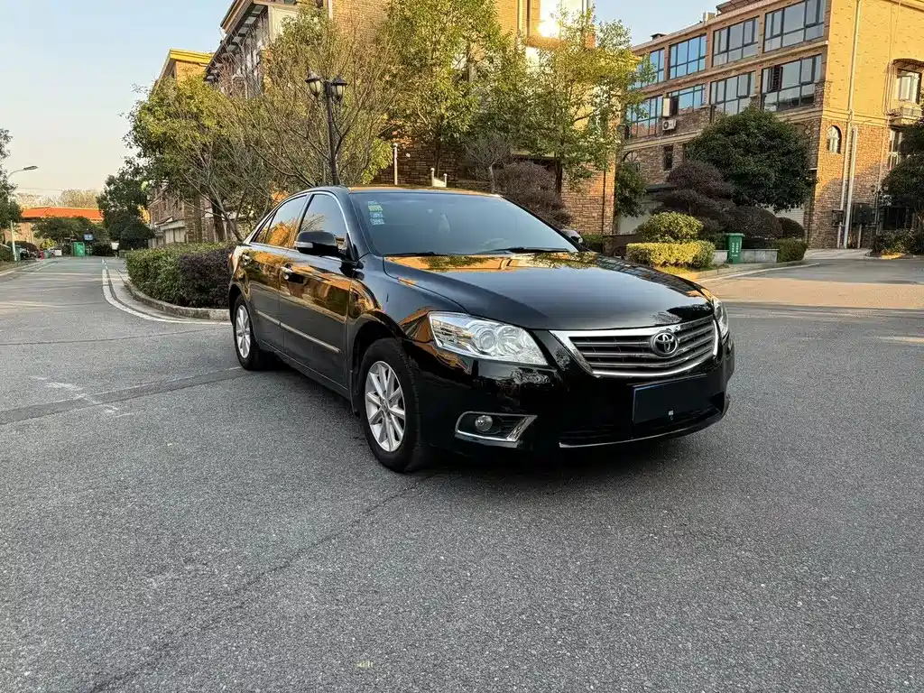 Toyota Camry — миниатюра 3