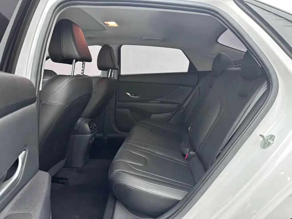Hyundai Elantra — миниатюра 14