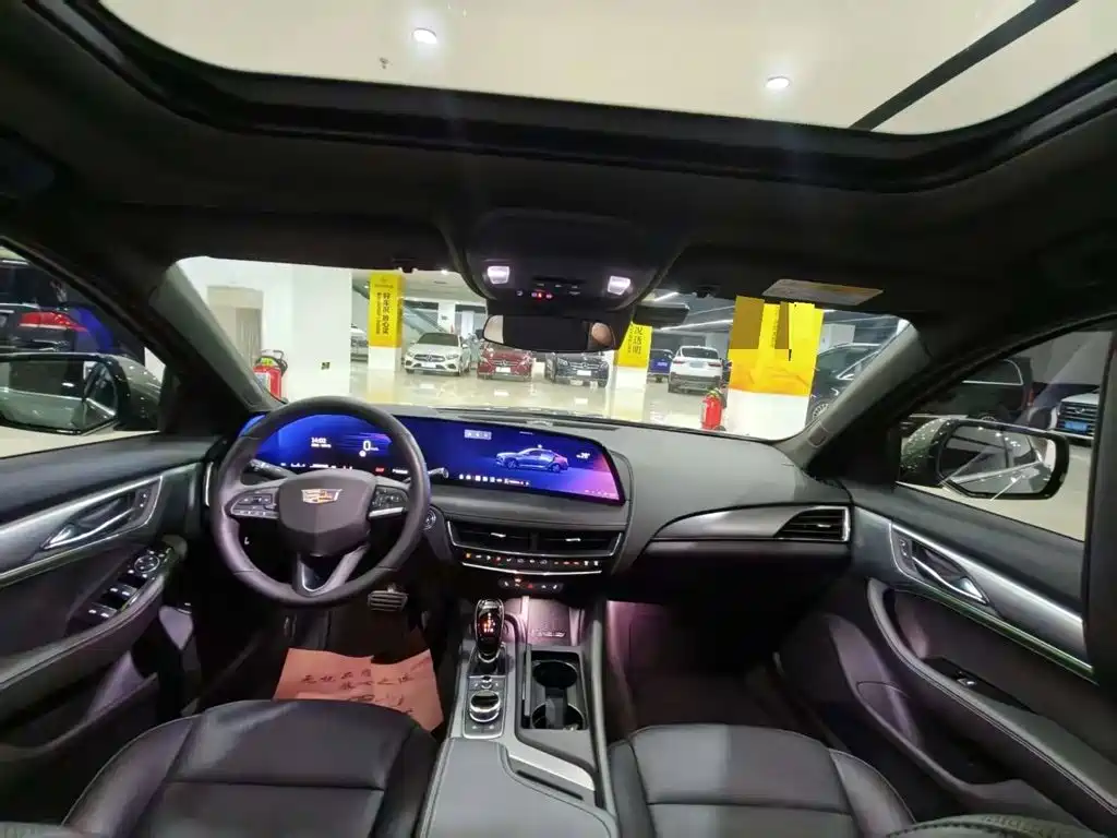 Cadillac CT5 — миниатюра 8