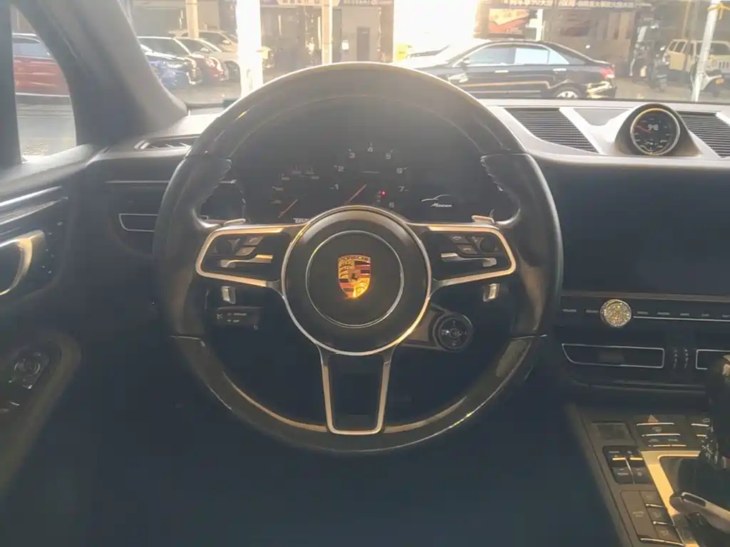 Porsche Macan — миниатюра 11