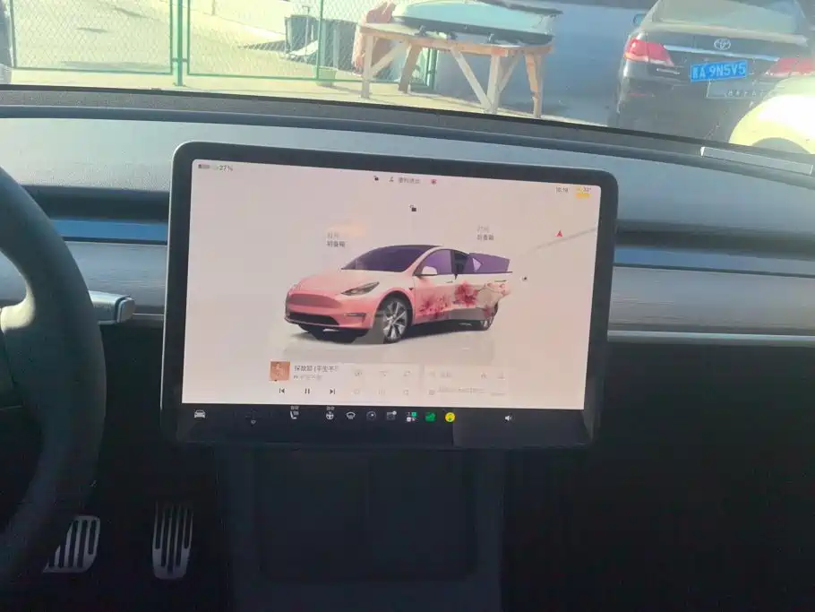 Tesla Model Y — миниатюра 13