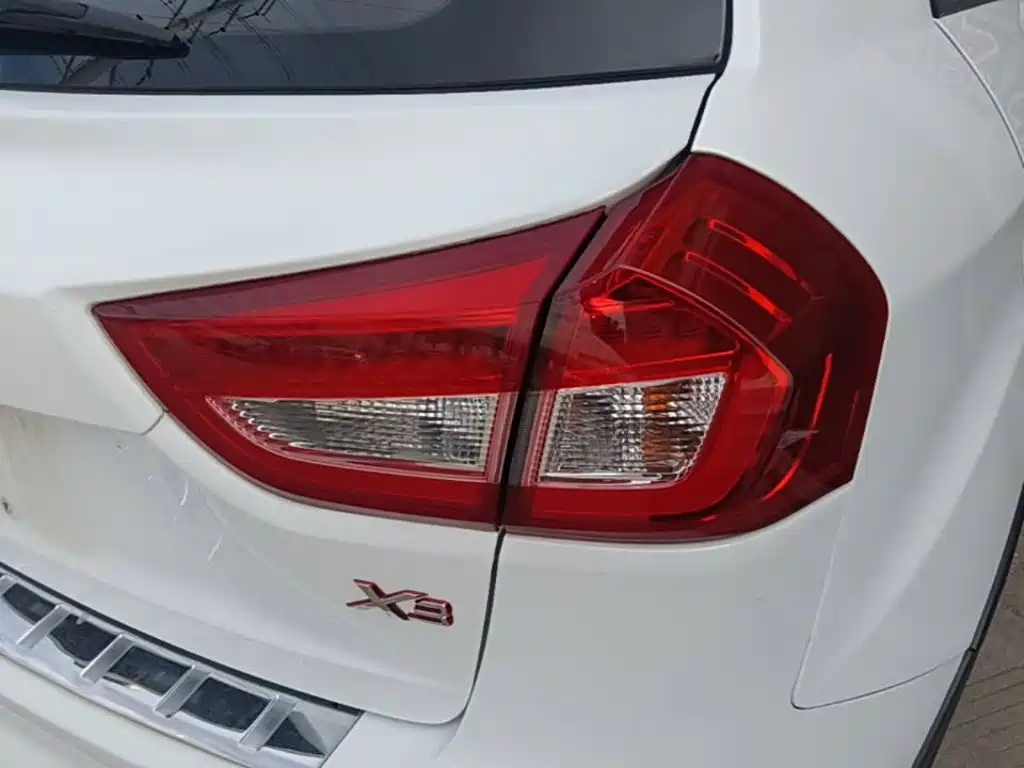 Geely Vision X3 — миниатюра 8