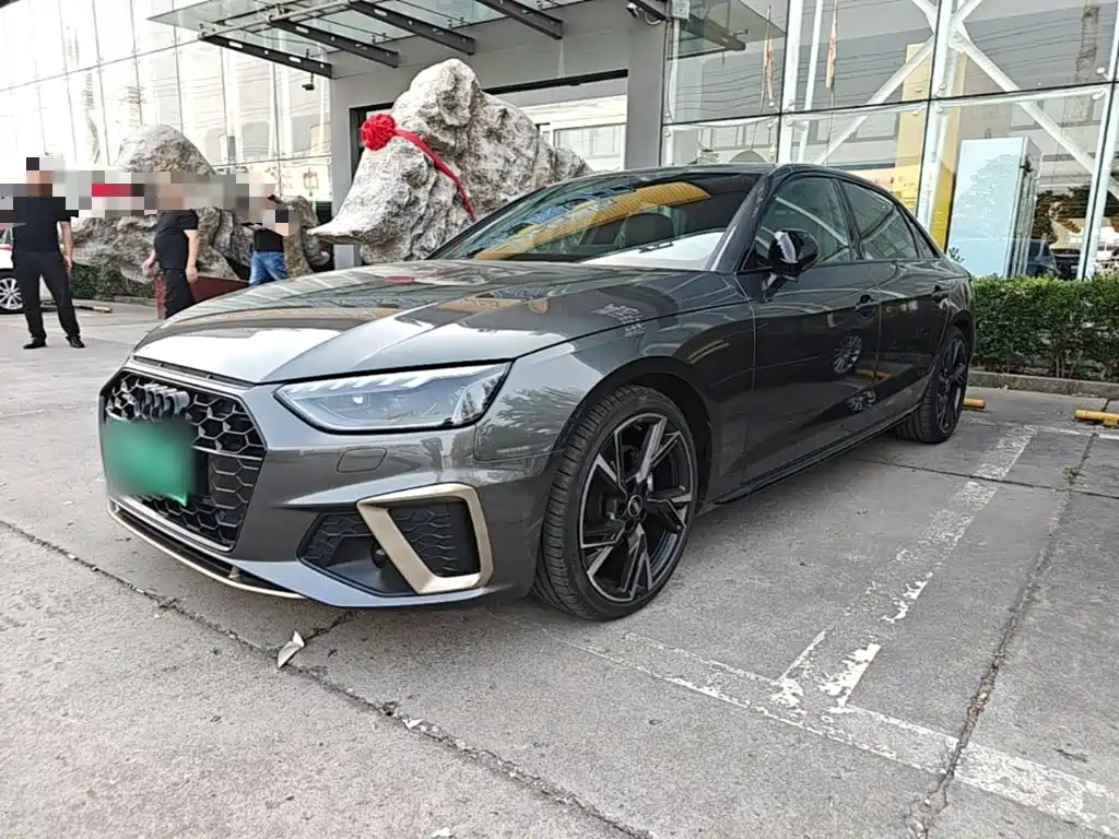 奥迪A4L 2024款 40 TFSI quattro RS套件燃速型 2024