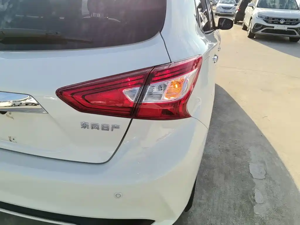 Nissan Tiida — миниатюра 8