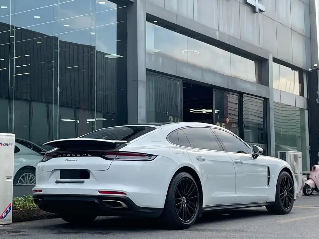 PORSCHE PANAMERA