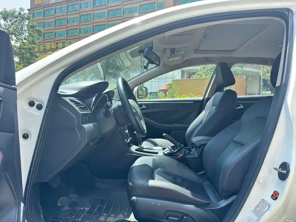 Bestune B70 2014 2.0L AT Luxury