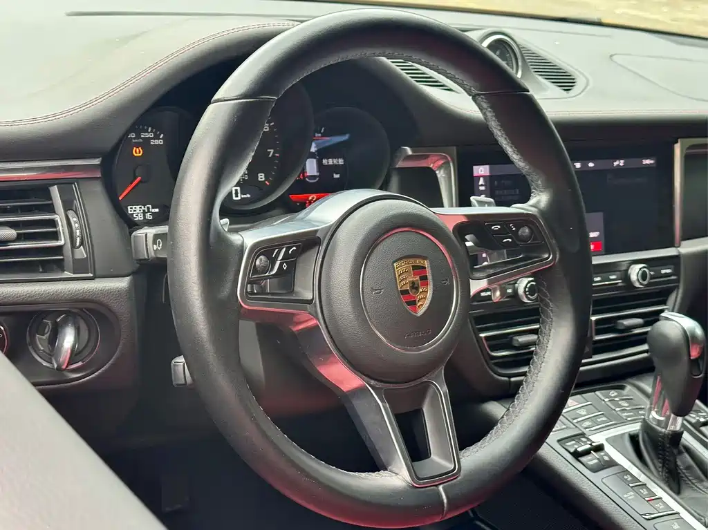 Porsche Macan — миниатюра 5