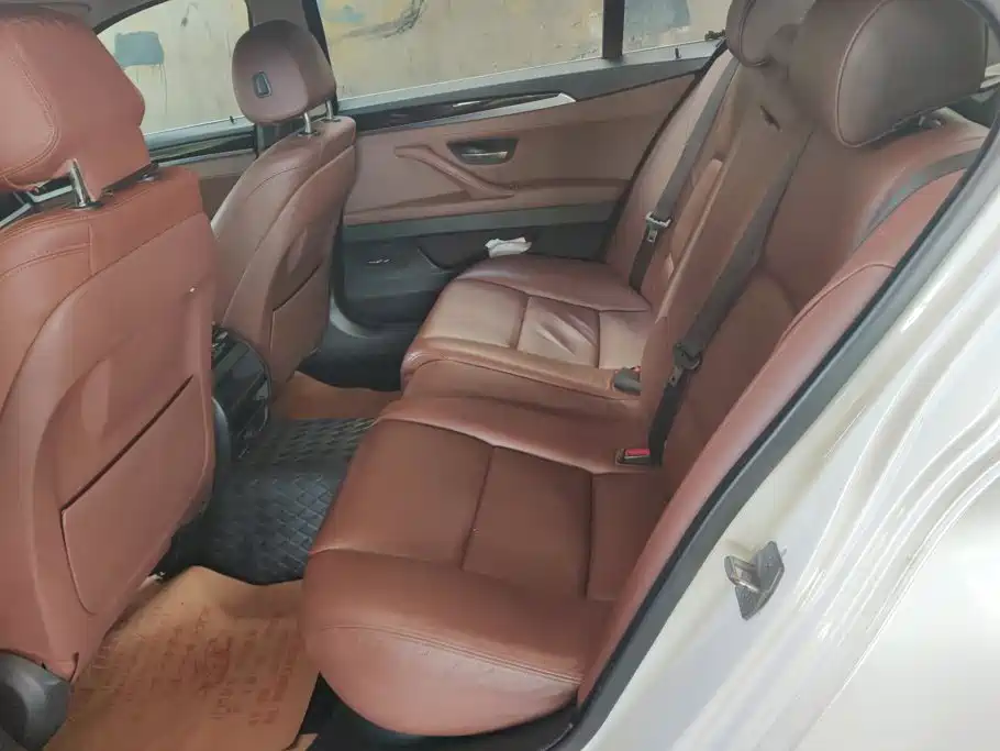 BMW 5 Series — миниатюра 11