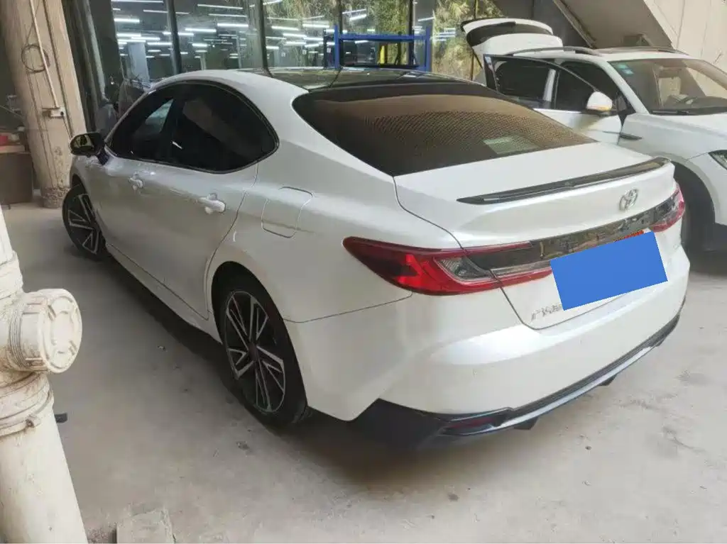 Toyota Camry — миниатюра 5