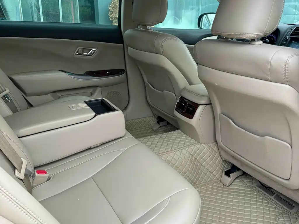 Toyota Crown — миниатюра 7