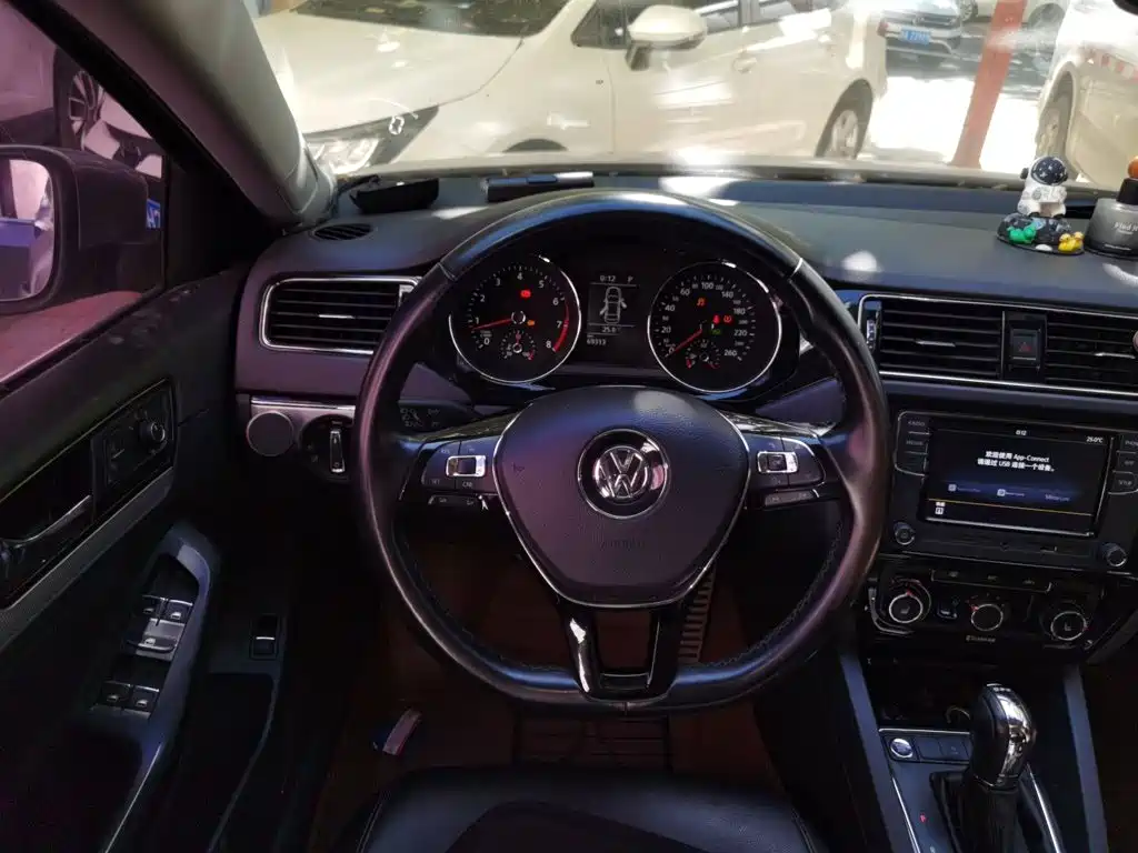 Volkswagen Sagitar — миниатюра 6