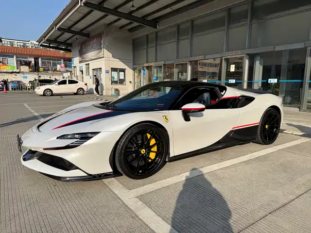 FERRARI SF90 2021