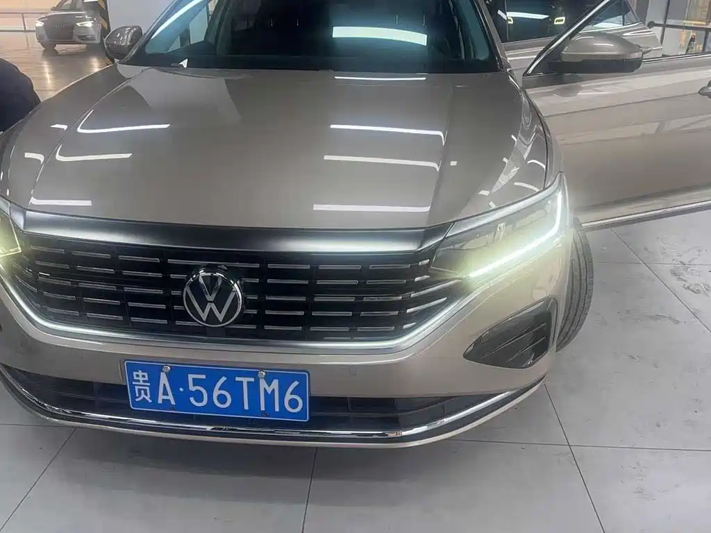 VOLKSWAGEN PASSAT