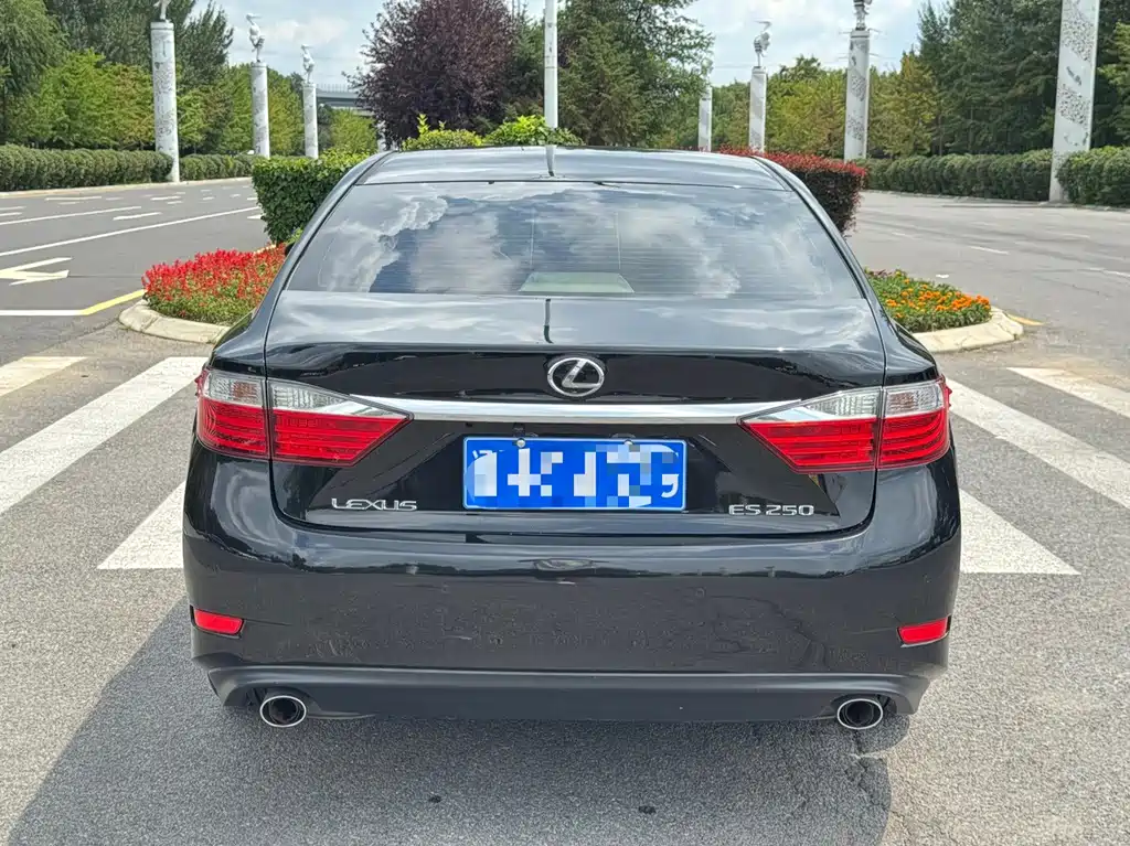 Lexus ES — миниатюра 8
