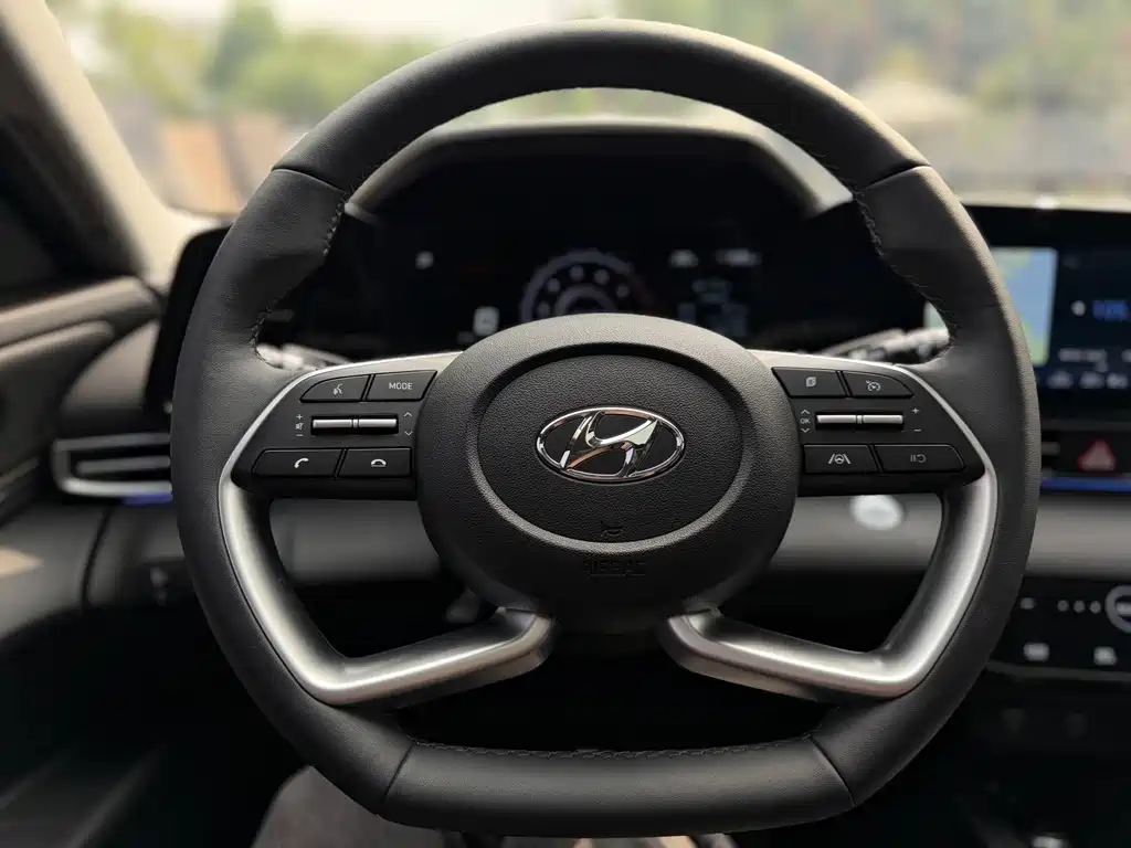 Hyundai Elantra — миниатюра 9