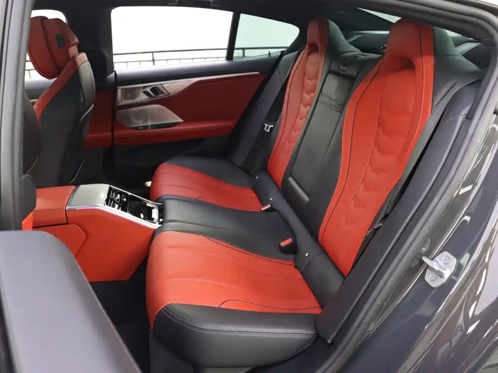 BMW 8 Series — миниатюра 22