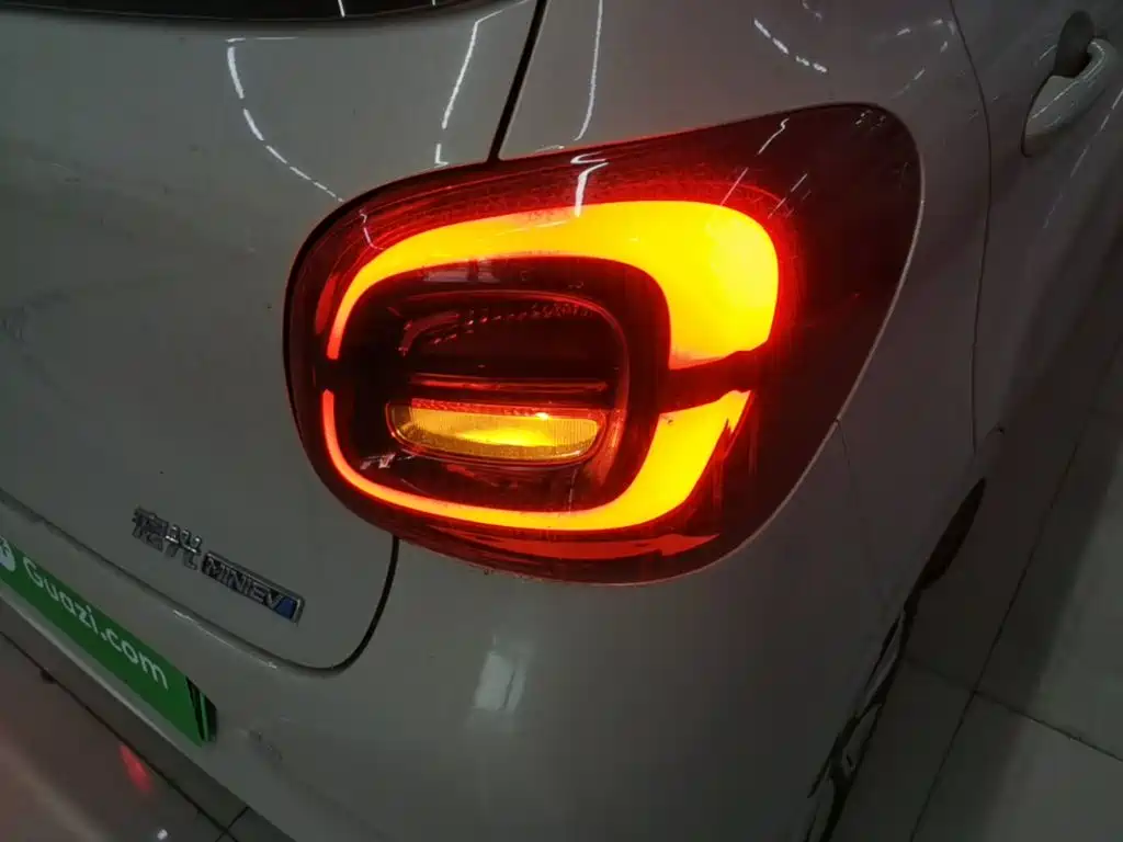 Wuling MINIEV — миниатюра 8