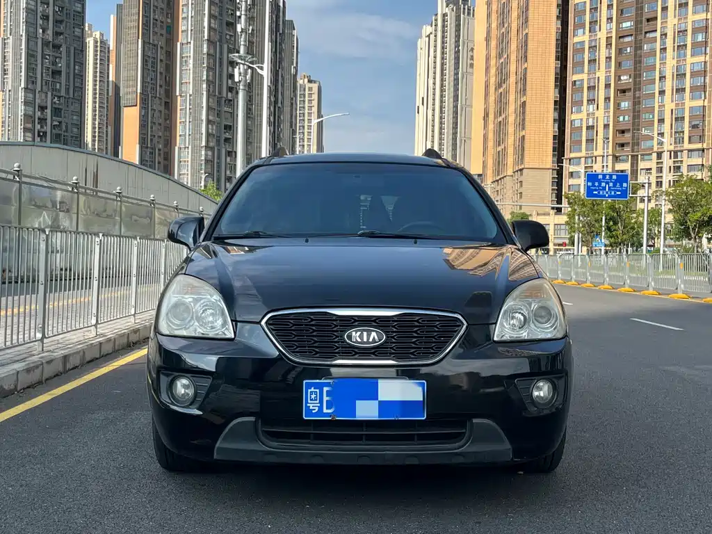 Kia Carens — миниатюра 2