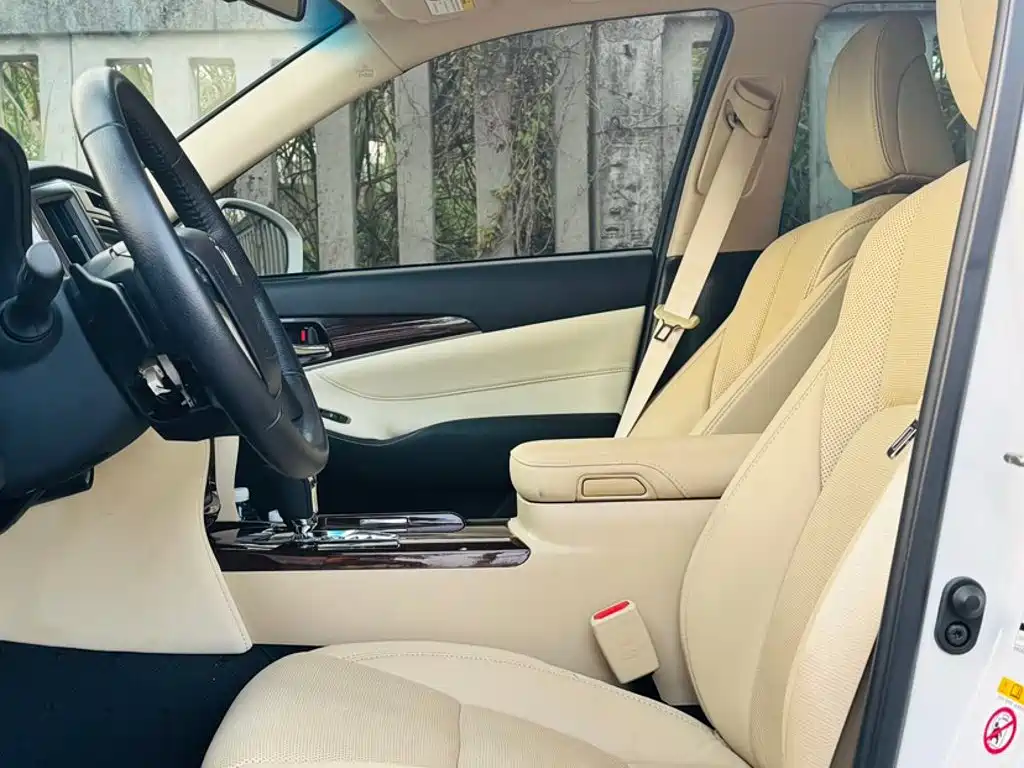 Toyota Crown — миниатюра 11
