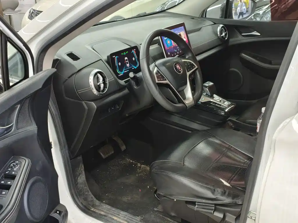 BYD Yuan EV — миниатюра 9