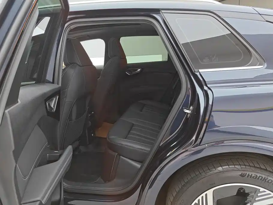 Audi Q4 e-tron — миниатюра 11