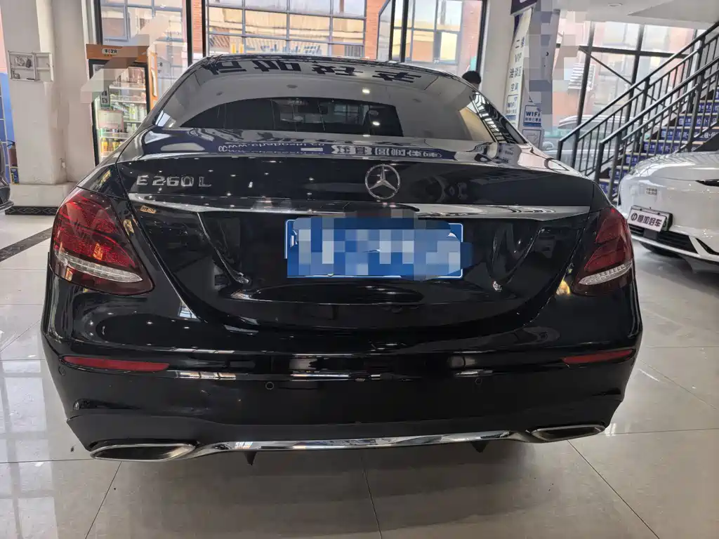 Mercedes-Benz E-Class — миниатюра 8