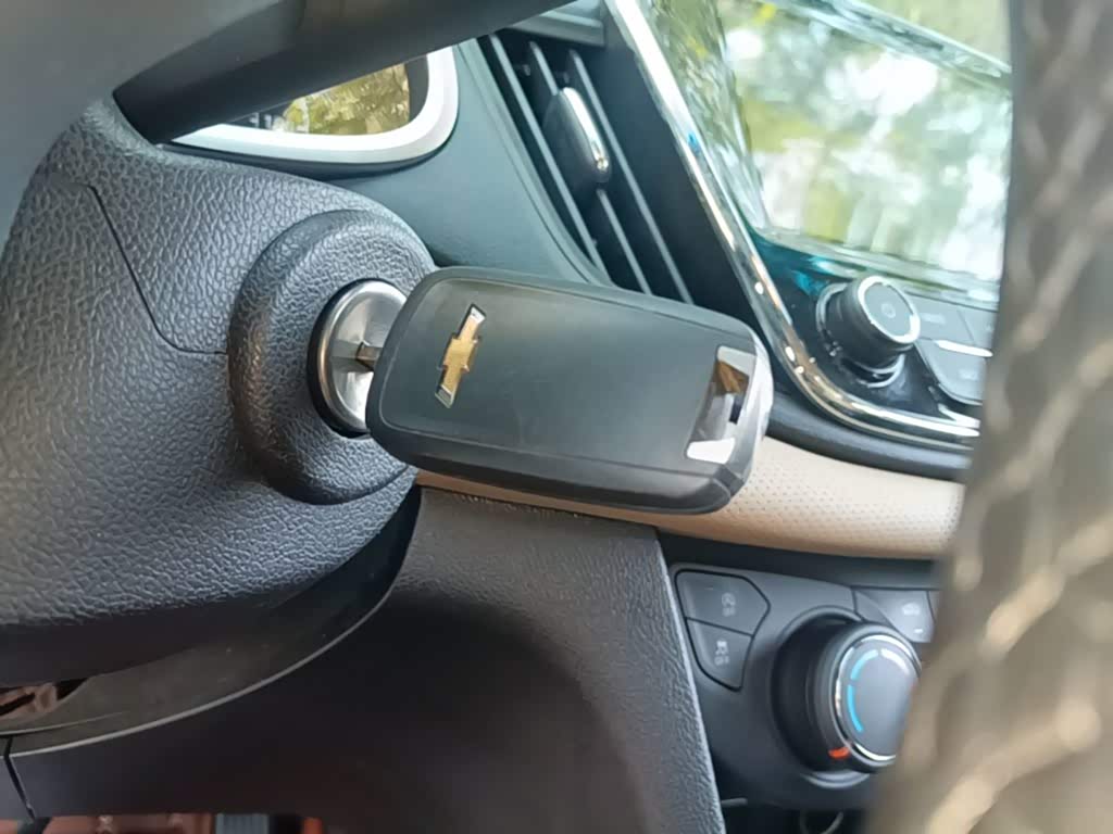 Chevrolet Monza 1.5 л 2022 г. Серебристо-серый, пробег 25200 км