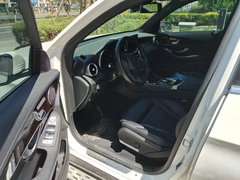 Mercedes-Benz GLC 2019 GLC 260 4MATIC Luxury