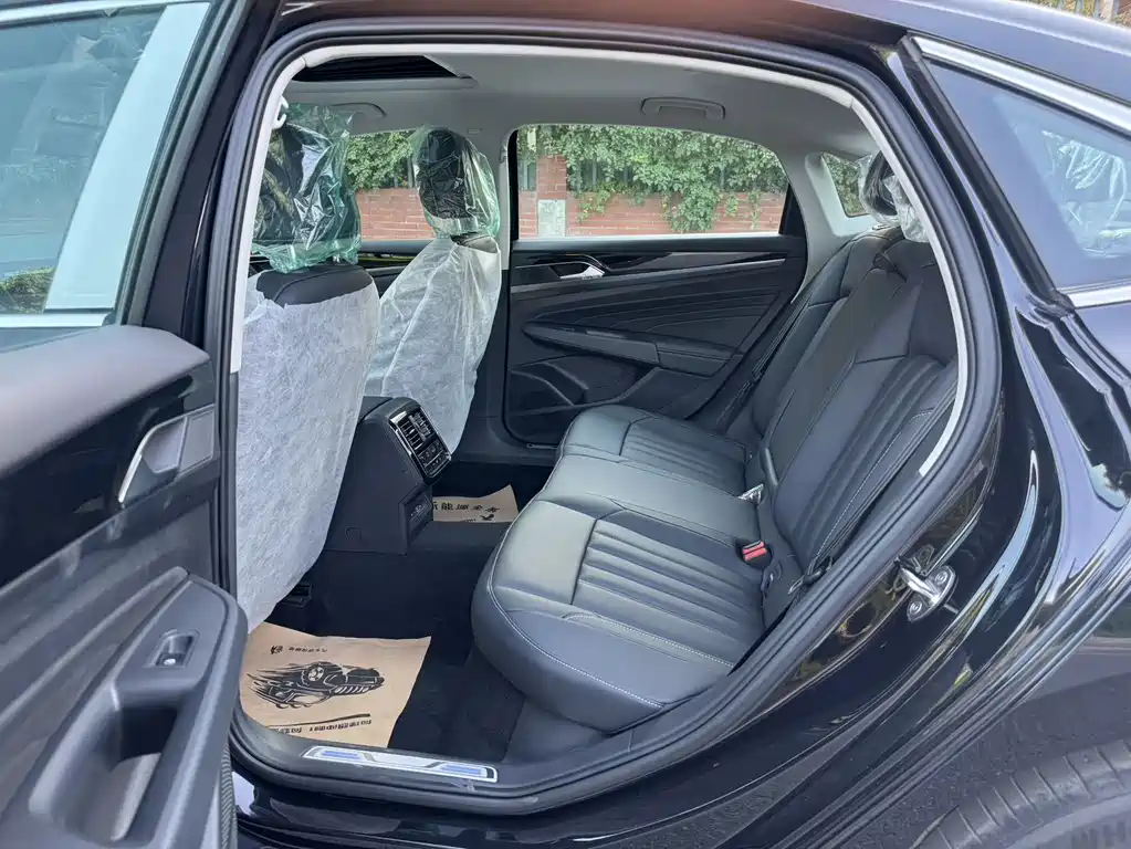 Volkswagen Passat 2025 430PHEV