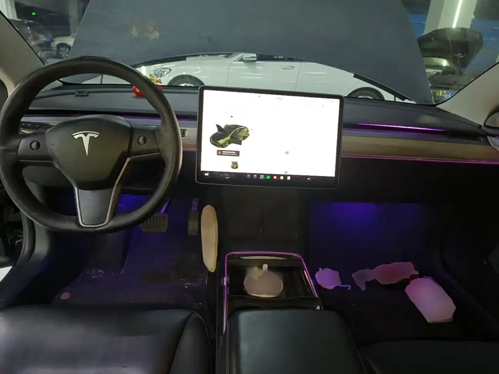 Tesla Model 3 — миниатюра 10