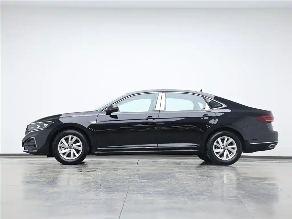 VOLKSWAGEN PASSAT NEW ENERGY