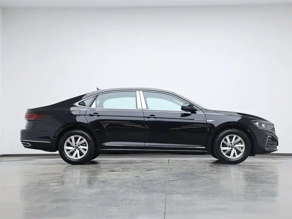 VOLKSWAGEN PASSAT NEW ENERGY