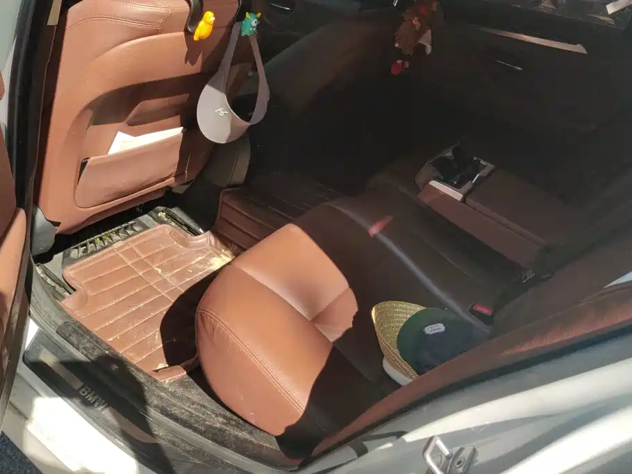 BMW 5 Series — миниатюра 11