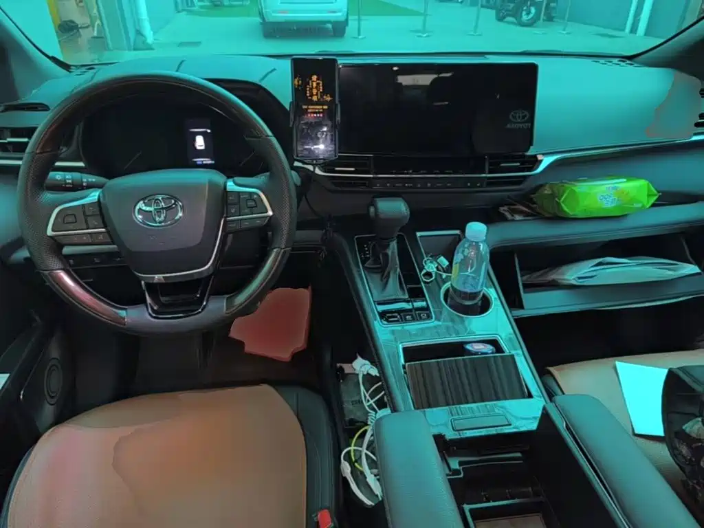 Toyota Sienna — миниатюра 10