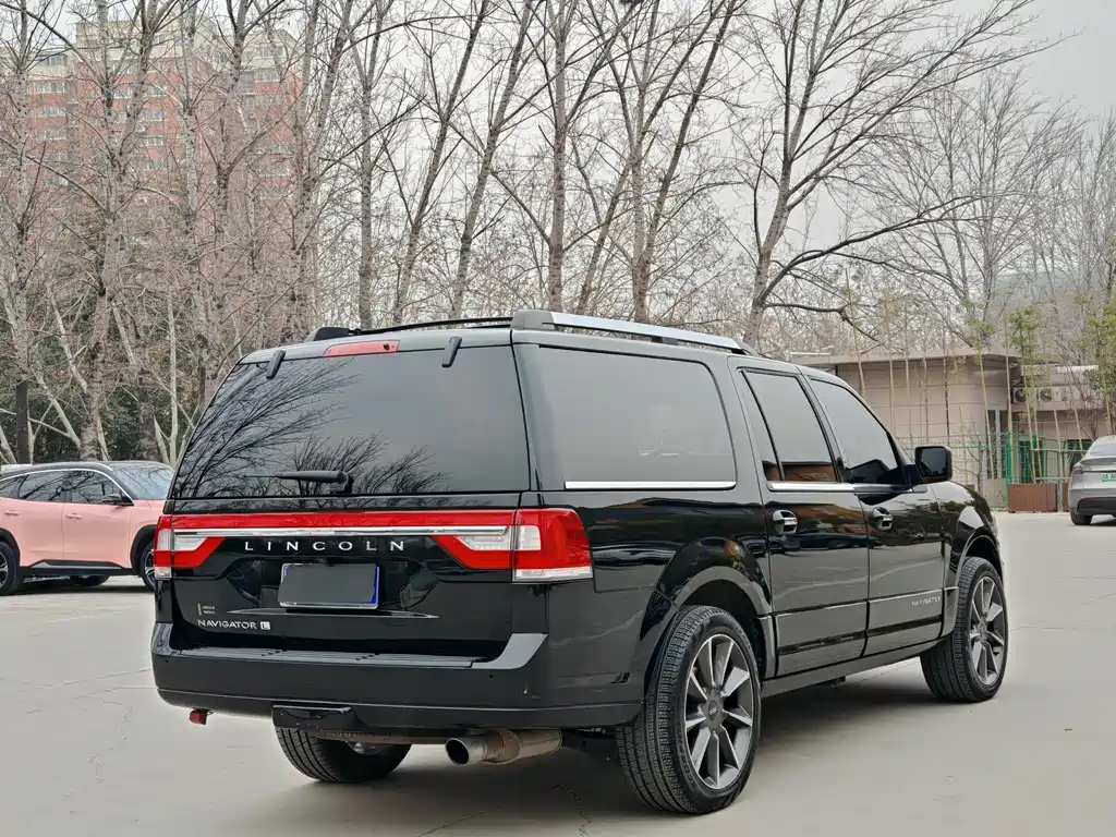 LINCOLN NAVIGATOR
