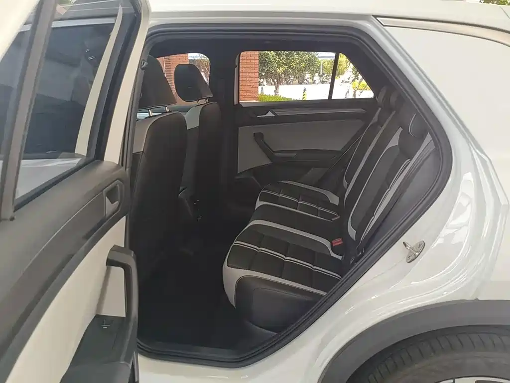Volkswagen T-Roc — миниатюра 11