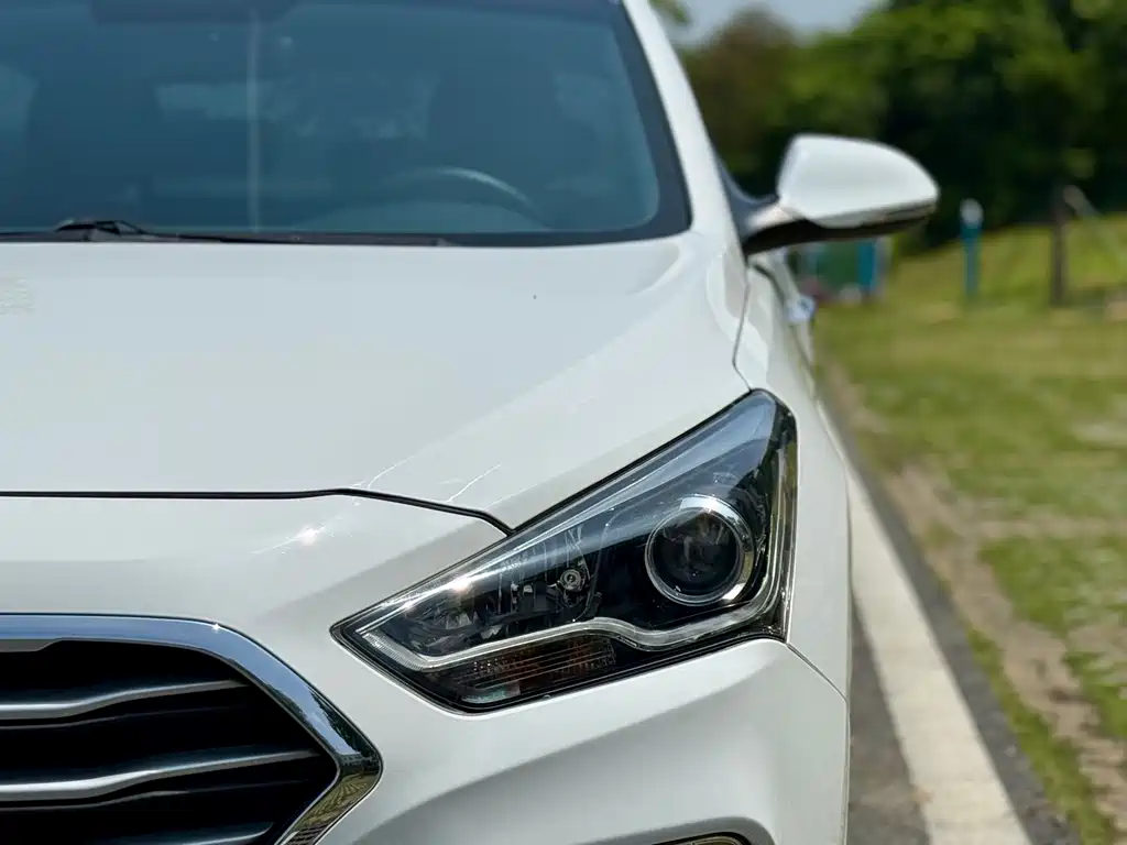 Hyundai Mistra 2017 1.8L AT GLS V