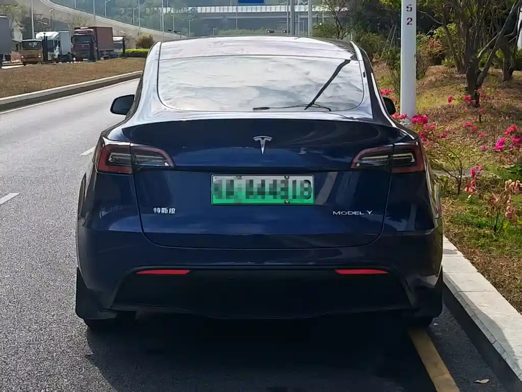 TESLA MODEL Y