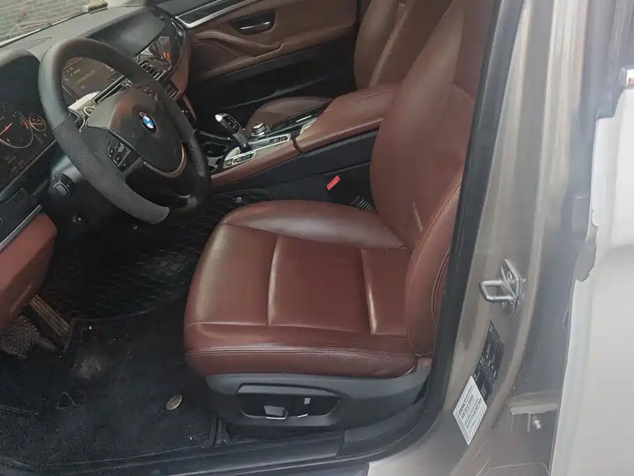 BMW 5 Series — миниатюра 9