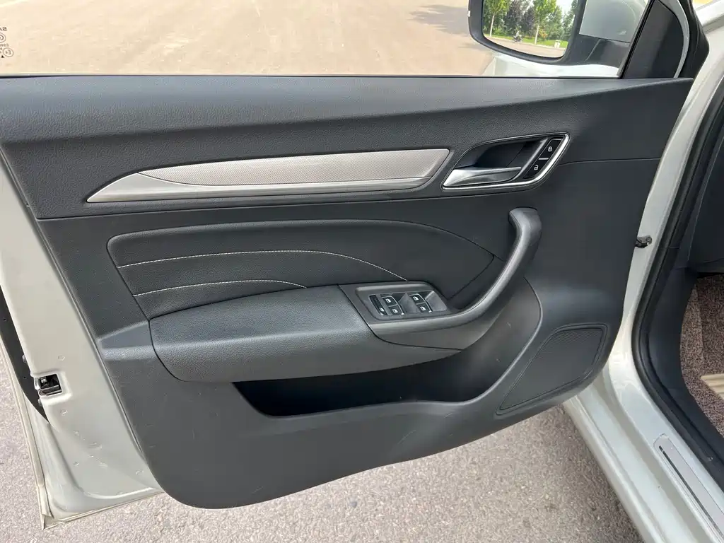 Roewe i6 New Energy — миниатюра 14