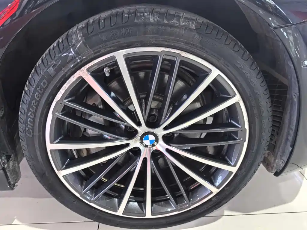 BMW 5 Series — миниатюра 17