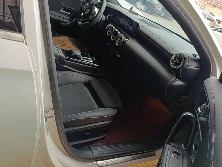 Mercedes-Benz A-Class — миниатюра 8