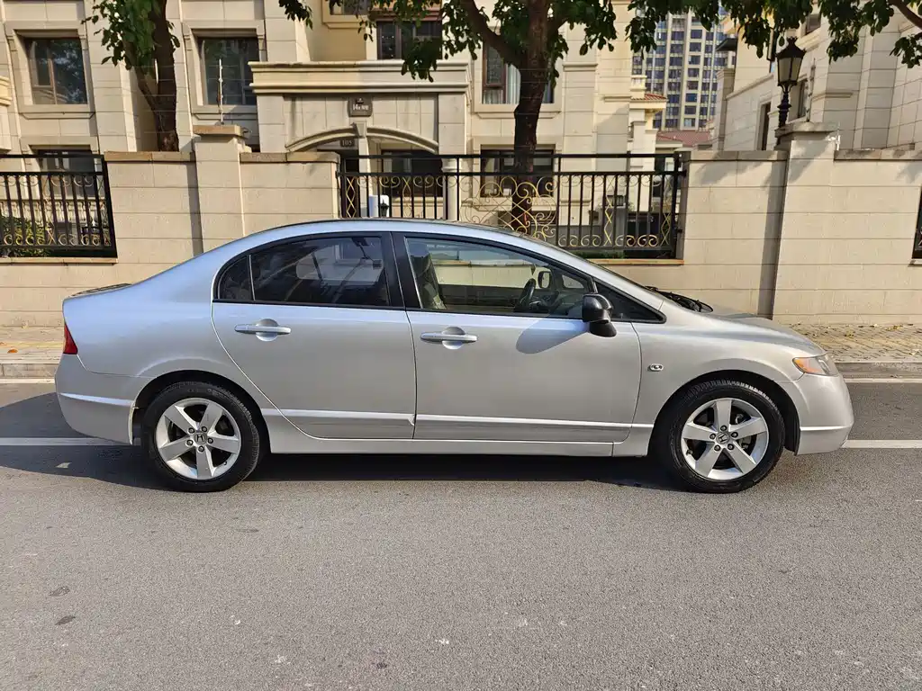 Honda Civic — миниатюра 4