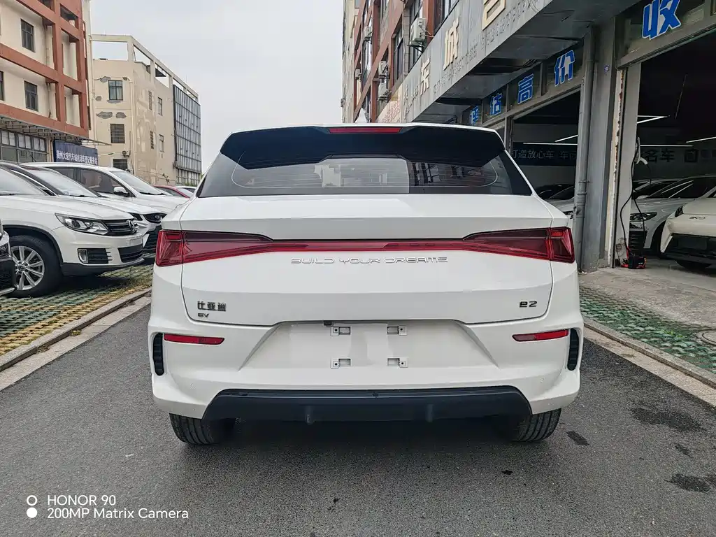 BYD E2