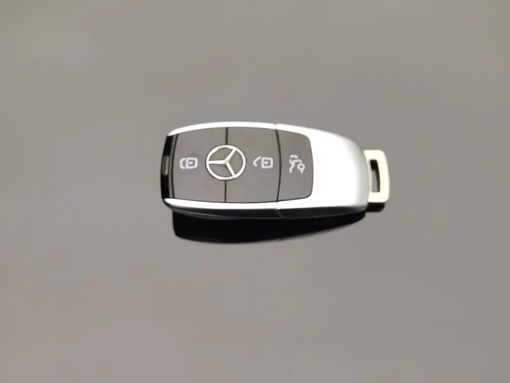 Mercedes-Benz E-Class — миниатюра 19
