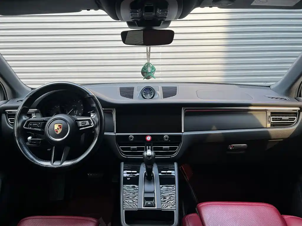Porsche Macan — миниатюра 14