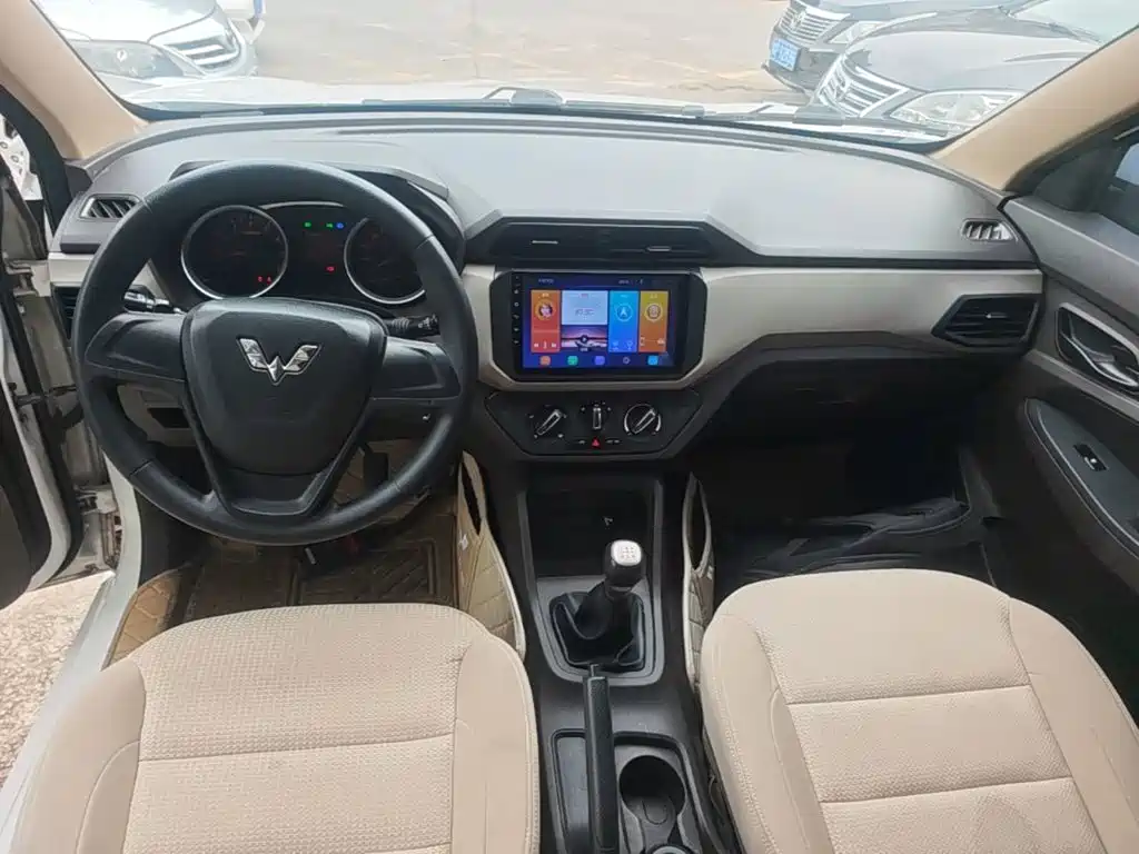 Wuling Hongguang — миниатюра 10