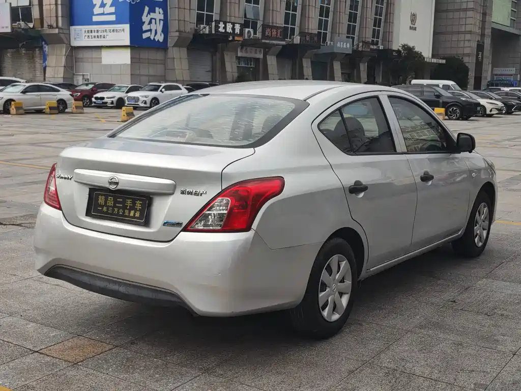 Nissan Sunny — миниатюра 4