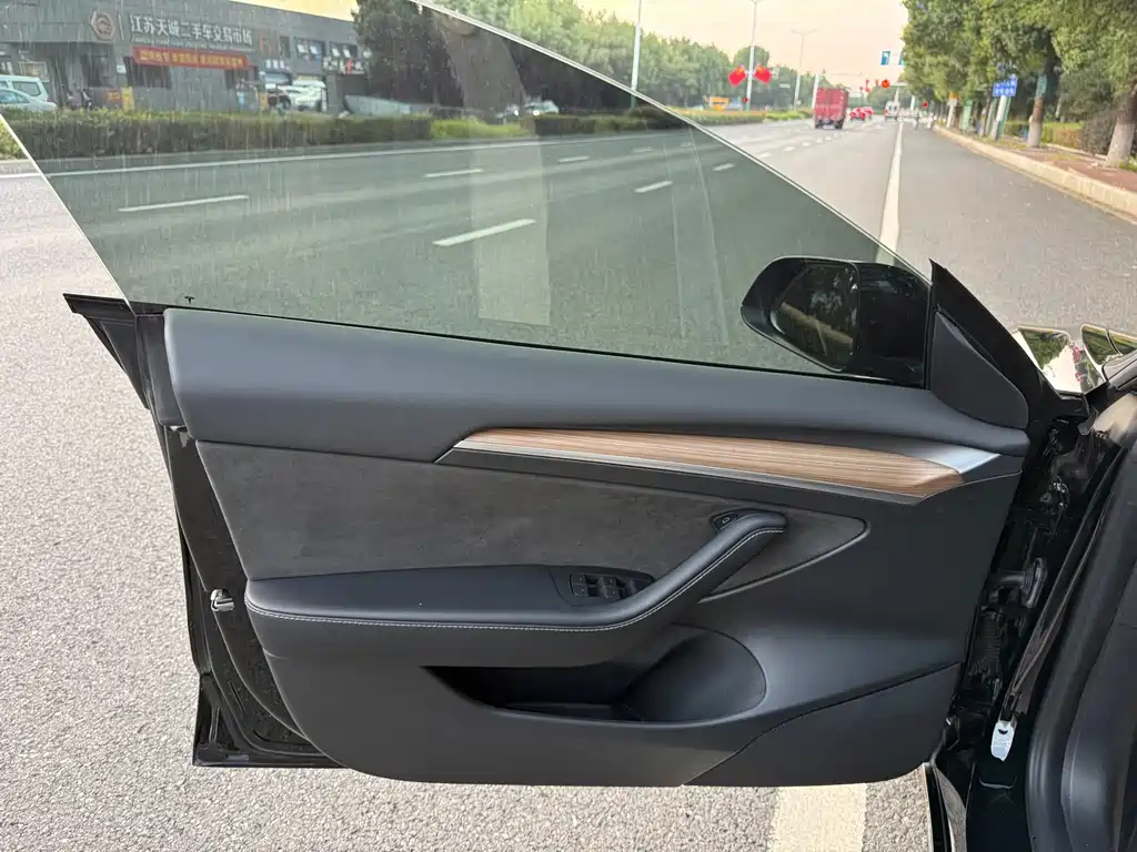 Tesla Model 3 — миниатюра 9